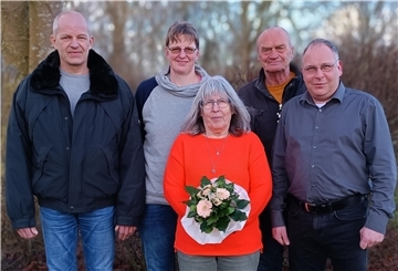 Ehrungen und Wahlen bei den Hundesportlern. Das Foto zeigt (von links): Marcus Gerling, Kerstin Haase, Waltraud Fähnders, Herbert Schomaker und Kai Kiebitz.