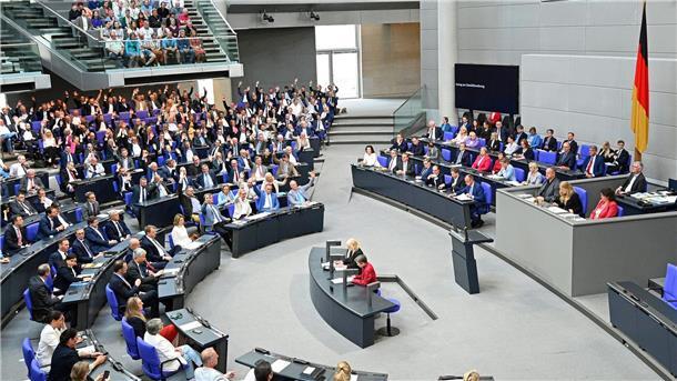 Eigentlich sollte der Bundestag über neue Richter entscheiden. Aber die Abstimmung wurde verschoben.
