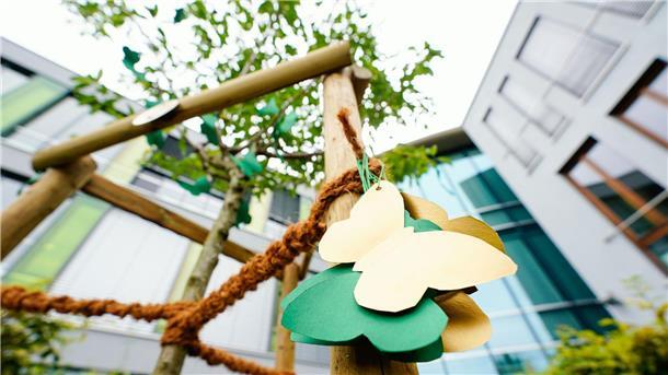 Ein 18-Jähriger steht vor Gericht, weil er seine Ex-Freundin in der gemeinsamen Schule in St. Leon-Rot bei Heidelberg erstochen haben soll.