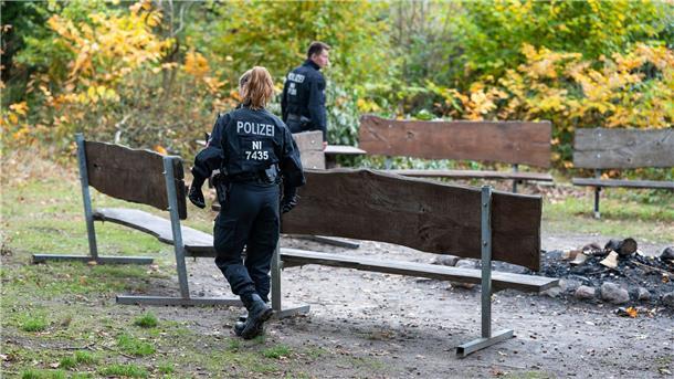 Ein 19-Jähriger ist nach einer Party auf einem Campingplatz an der Ilmenau verschwunden. Die Polizei sucht nach dem Studenten. 