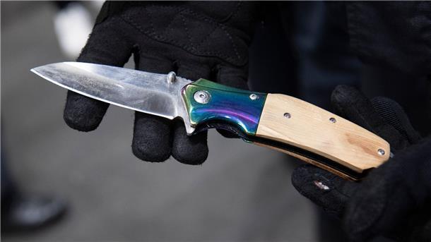 Mann nach Messerangriff in Gartenkolonie in Lebensgefahr Ein 31-Jähriger ist bei einem Messerangriff in einer Kleingarten-Kolonie lebensgefährlich verletzt worden. (Symbolbild)