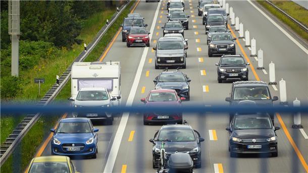 Mann hält Predigt auf Autobahn-Standstreifen Ein 33-Jähriger sorgte für einen ungewöhnlichen Polizeieinsatz. (Symbolbild)