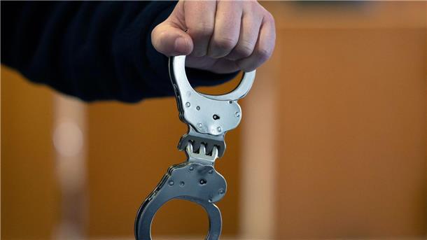 Versuchte Anstiftung zum Mord an eigener Tochter Ein 46-Jähriger soll seinen Sohn beauftragt haben, seine Schwester zu töten. Nun sitzt er in U-Haft. (Symbolbild)