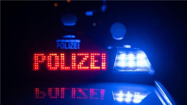 Ein 50-Jähriger ist im Krankenhaus an seinen lebensgefährlichen Verletzungen nach einem Unfall gestorben. (Symbolbild)