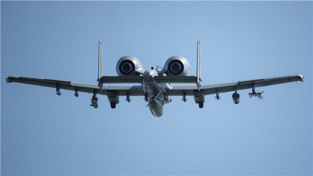 Luftwaffenübung „Air Defender“ gestartet Ein A-10 Thunderbolt II-Kampfjet startet am Fliegerhorst Schleswig/Jagel.