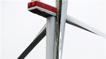 Ein abgebrochenes Rotorblatt im Windpark Alfstedt-Ebersdorf. Dort ist es bereits der zweite Vorfall dieser Art innerhalb von 13 Monaten. Jetzt findet eine Risikobewertung statt.