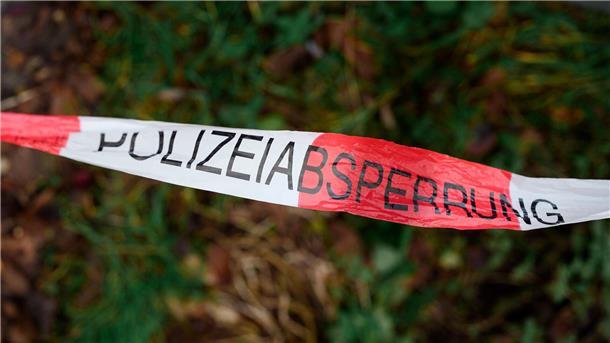 Verdacht auf Fliegerbomben - Evakuierung in Belm läuft Ein Absperrband der Polizei.
