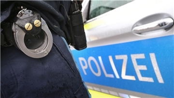 Ein aggressiv auftretendes Ehepaar wird bei einem Einsatz wegen Ruhestörung in Göttingen in Gewahrsam genommen. (Symbolbild)