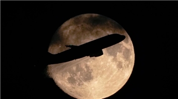 Ein Airbus A319 der russischen Fluggesellschaft „Russia“ hebt vom Flughafen Pulkowo ab.