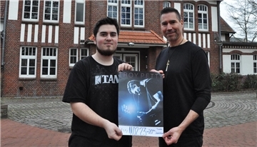 Ein Amerikaner in der Wesermarsch und ein junger Nordenhamer, der in der Musikszene bereits international unterwegs ist: Troy Petty (rechts) und Jan Kohrt treten am 11. Februar zusammen in der Jahnhalle auf.