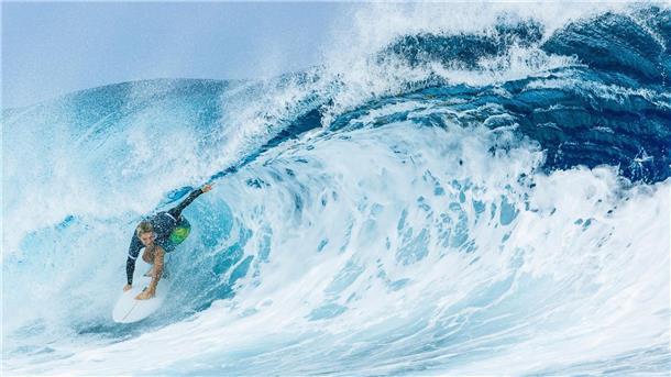 Foto mit Surf-Star: Kampfrichter bei Olympia suspendiert Ein australischer Kampfrichter wurde von den Olympischen Spielen ausgeschlossen, weil er sich mit Topsurfer Ethan Ewing fotografieren ließ.