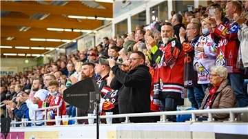 Zuschauer in Halle.