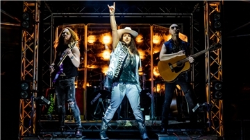 Ein Benefits-Konzert soll den legendären Rock-Club „Bourbon Room“ am Sunset Strip retten. Doch es geht jede Menge schief. Was passt, ist der Rocksound der Zeit.