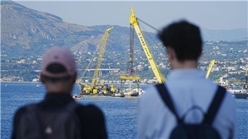 Ein besonderer Anblick: die Bergung der Superyacht „Bayesian“.