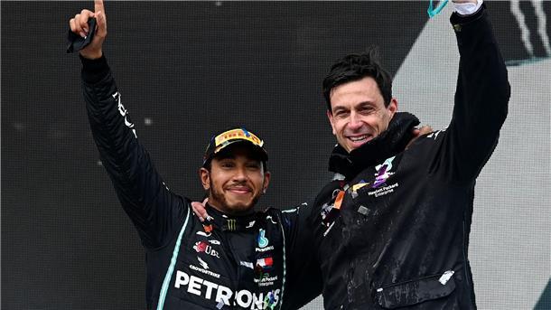 Mercedes-Teamchef: Hamilton hat noch die Magie Ein Bild aus erfolgreichen Zeiten: Toto Wolff (r) und Lewis Hamilton.