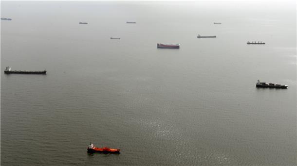 Ein Bild von der Neue-Weser-Reede vor Wangerooge. Wer hier den Anker fallen lässt, will die Weser hoch.