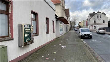 Ein Blick in den östlichen Teil der Viktoriastraße. Man muss schon eine Menge Fantasie mitbringen, um sich vorzustellen, dass es hier eine Wohnung für 12,3 Millionen Euro gibt.