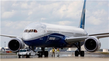 Ein Boeing-Mitarbeiter kritisiert, dass beim Bau vieler 787 „Dreamliner“ zu hohe Spaltmaße zwischen den Rumpfteilen zugelassen worden seien.
