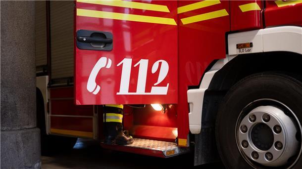 Doppelhaus nach Feuer nicht mehr bewohnbar Ein brennendes Doppelhaus im Landkreis Gifhorn beschäftigt die Feuerwehr. (Symbolbild)