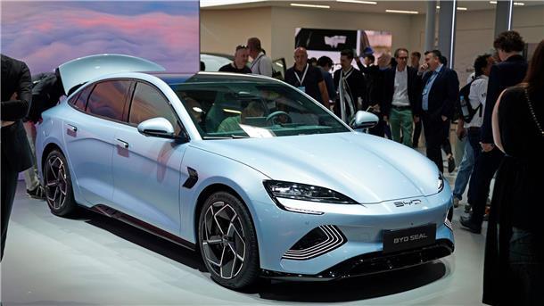 BYD auf Überholspur: China-Automarke mischt die Branche auf Ein BYD-Fahrzeug bei der Auto- und Verkehrsmesse IAA in der Messe München im September vergangenen Jahres.