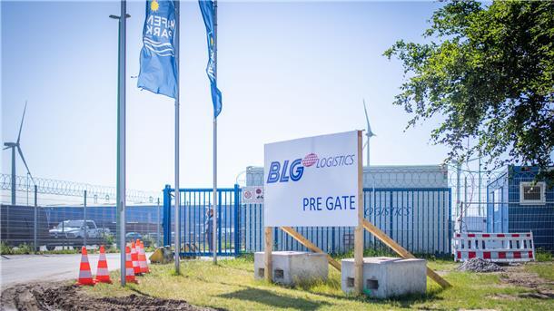 Ein Container als geschützter Wartebereich für die Lkw-Fahrer gehört ebenso zu den Veränderungen am BLG-Pre-Gate wie zusätzliches Personal zur schnelleren Abfertigung. Geprüft wird zudem ein Imbisswagen zur Versorgung der Trucker.
