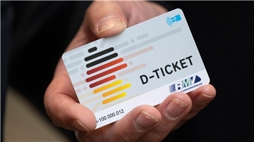 Ein „D-Ticket“ im Chipkartenformat.