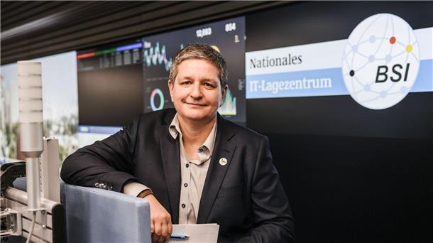 BSI fordert engere Zusammenarbeit von Bund und Ländern Ein denkbares Angriffsszenario könnte eine Attacke auf die Stromnetze oder die Telekommunikationsnetze sein, so die BSI-Präsidentin Claudia Plattner.