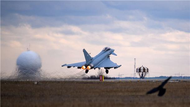 Russland verletzt Nato-Luftraum: Alarmstart der Luftwaffe Ein deutscher Eurofighter startet in Rumänien (Symbolbild).