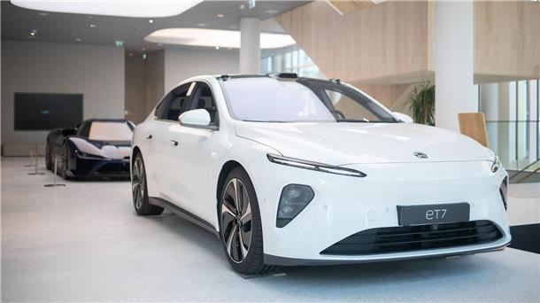 Ein E-Auto des Modells ET7 steht im Nio House Berlin. (Archivbild)