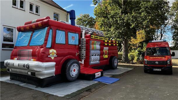 Stadtfeuerwehr Bremervörde freut sich über neue Hüpfburg  Ein echter Hingucker: die neue Hüpfburg der Stadtfeuerwehr Bremervörde.