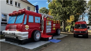 Stadtfeuerwehr Bremervörde freut sich über neue Hüpfburg  Ein echter Hingucker: die neue Hüpfburg der Stadtfeuerwehr Bremervörde.