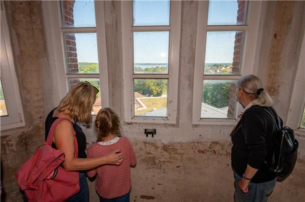 Ein exklusiver Blick aus dem Turmzimmer auf den Beerster See. Bei der Dachbodenf...