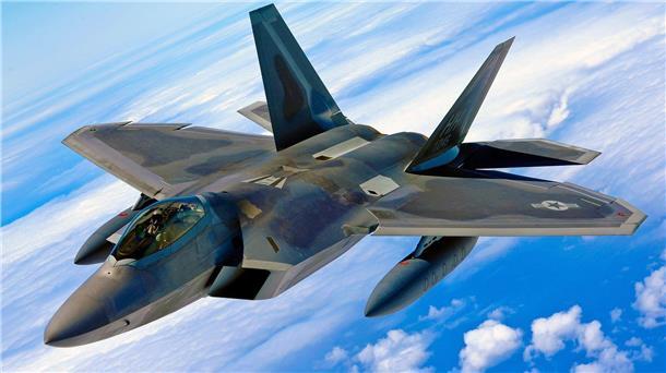 Über Alaska abgeschossenes „Flugobjekt“ gibt Rätsel auf Ein F-22-Kampfjet des US-Militärs (Archivbild).