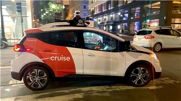 Ein fahrerloses Taxi von der Robotaxi-Firma Cruise in San Francisco.