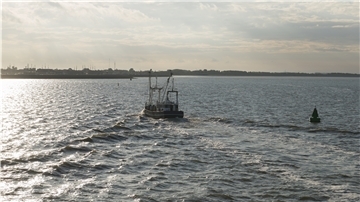 Ein Fischkutter auf der Nordsee. Greenpeace kritisiert den Zustand der Meere und der Fischbestände.