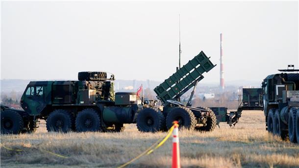 USA: Patriot-Flugabwehr für Ukraine Ein Flugabwehrsystem vom Typ Patriot steht in Jasionka, Polen.