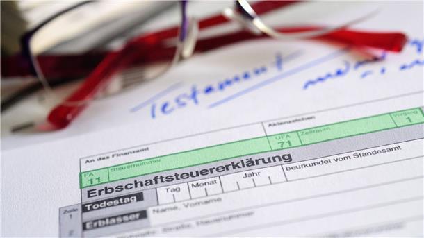Erbschaftssteuer: Koalition lenkt bei Freibeträgen ein Ein Formular für die Erbschaftsteuererklärung. Die Ampel will die Freibeträge der Erbschaftsteuer erhöhen.