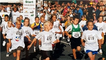 Ein Archivbild mit Kindern beim Küstenmarathon Otterndorf
