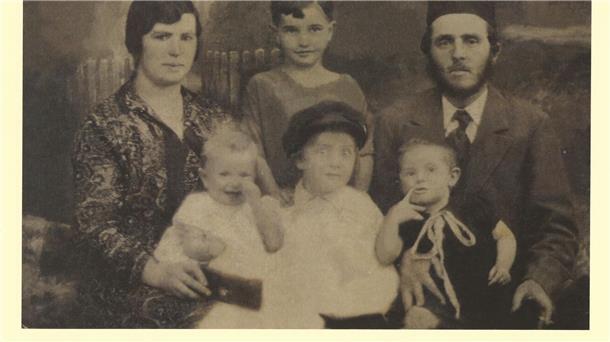 „Es war schwer, für das Buch so tief zu gehen“ Ein Foto von Rachel Hanans Familie - nur sie selbst überlebte Auschwitz.