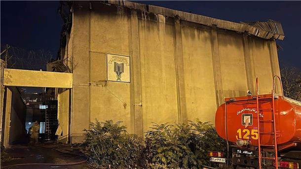 Ein Gebäude nach dem Brand auf dem Gelände des Ewin-Gefängnisses in Teheran.