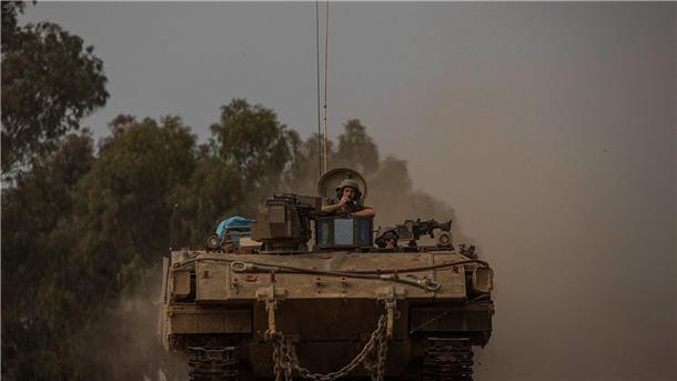 Erneut schwere Kämpfe im Norden Gazas Ein gepanzerter Mannschaftstransportwagen der israelischen Armee. Israels Streitkräfte haben sich im Norden des Gazastreifens mit der islamistischen Hamas erneut schwere Kämpfe geliefert (Archivbild).