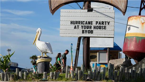 Ein geschlossenes Restaurant in Texas kündigt eine „Hurrikan-Party bei dir zuhause“ an