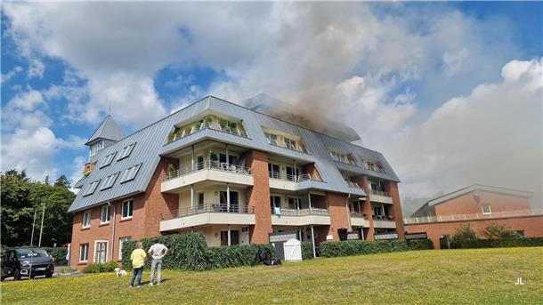 Nach Großbrand-Serie im Kreis Cuxhaven: Ermittlungen vorangeschritten Brennendes Gebäude