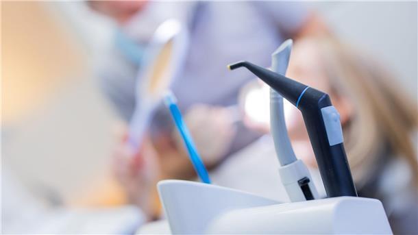 Ein Gutachten kann bei Schadenersatzforderungen helfen. (Symbolbild)