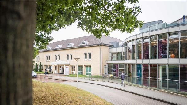 Ein Haltepunkt in der Verlängerung des Spadener Weges in Debstedt (Foto) wäre nach Ansicht des Verkehrsclubs Deutschland wichtig, weil man auf diese Weise auch das Ameos-Klinikum und das Hospiz anbinden könnte.