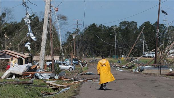 Ein heftiger Tornado macht im US-Bundesstaat Mississippi eine Stadt fast dem Erdboden gleich. Der Sturm fordert zahlreiche Menschenleben.