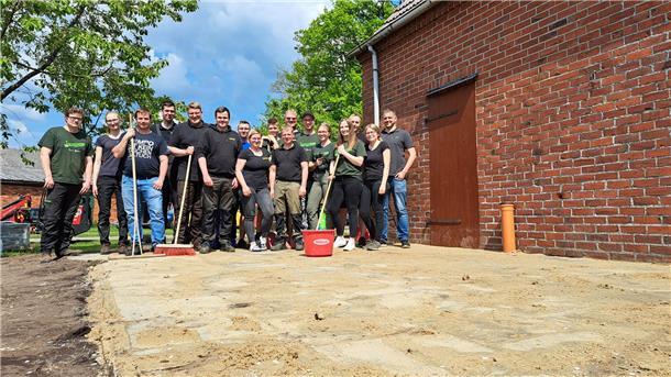 Gut gemacht, Landjugend! Die 72-Stunden-Aktion in Bildern Ein Heim für die Landjugend Bramel: Die jungen Leute haben das alte Spritzenhaus in Marschkamp renoviert und können es nun als Jugendraum nutzen.