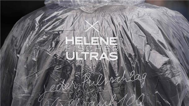 Luft, Feuer, Wasser: Helene Fischer startet Megatour Ein Helene-Fischer-Fan vor der Hamburger Barclays Arena.