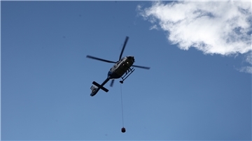 Ein Hubschrauber der Bergwacht mit einem Recco-Sender versuchte auch am Mittwoch schon, den vermissten Niedersachsen Julian P. zu finden.