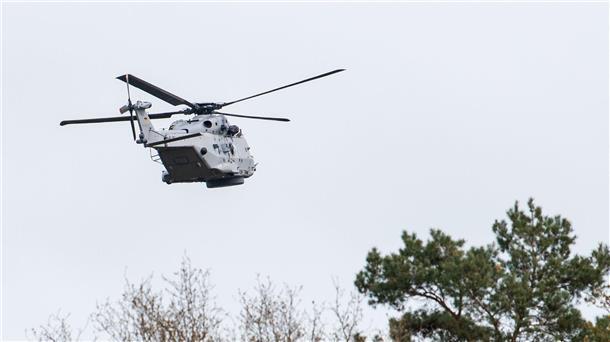 Ein Hubschrauber der Bundeswehr hilft bei der Suche nach dem vermissten Jungen.